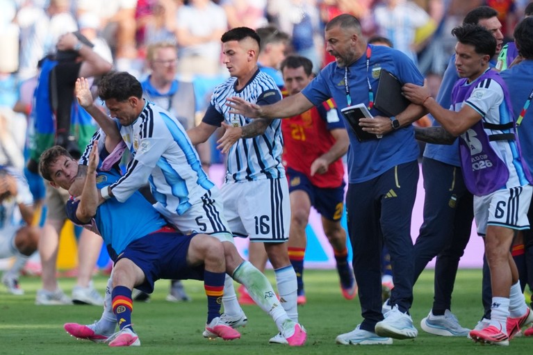 FIFA nu a iertat scandalul din finala Campionatului Mondial! Leandro Paredes, suspendare uriaşă 