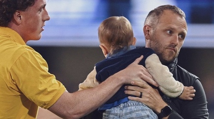 Momente incredibile în MLS! Un bebeluş a ajuns pe teren, iar partida a fost oprită