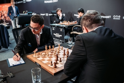 Shakhriyar Mamedyarov reuşeşte a treia victorie consecutivă şi  devine liderul detaşat la Superbet Chess Classic
