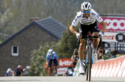 Julian Alaphilippe a câştigat prima etapă din Turul Franţei. Două căzături au decimat plutonul