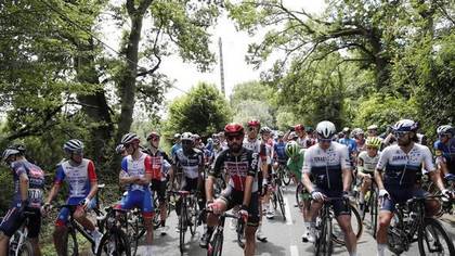 Protest inedit al cicliştilor, în etapa a patra din Turul Franţei