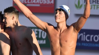 Un român de 16 ani a stabilit un nou record mondial la nataţie, în proba de 100 de metri liber