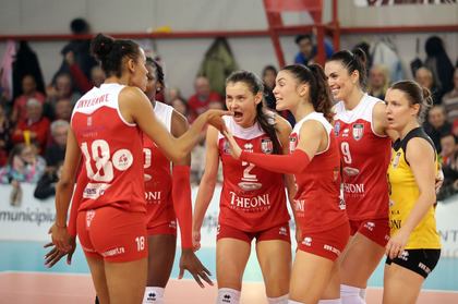 Vasas Budapesta - Volei Alba Blaj 1-3, în ”16-imile” Cupei CEV la volei feminin