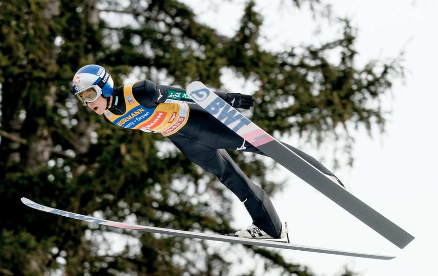 Ryoyu Kobayashi se impune la Willingen şi redevine lider în Cupa Mondială de sărituri cu schiurile. Vremea a dat mari bătăi de cap