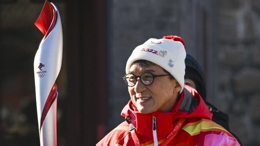 Actorul Jackie Chan a purtat torţa olimpică pe Marele Zid Chinezesc