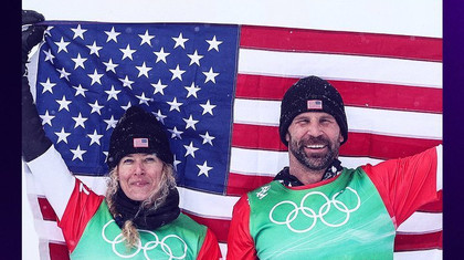 Americanii Lindsey Jacobellis şi Nick Baumgartner au câştigat aurul la snowboard mixt. Împreună au 76 de ani!