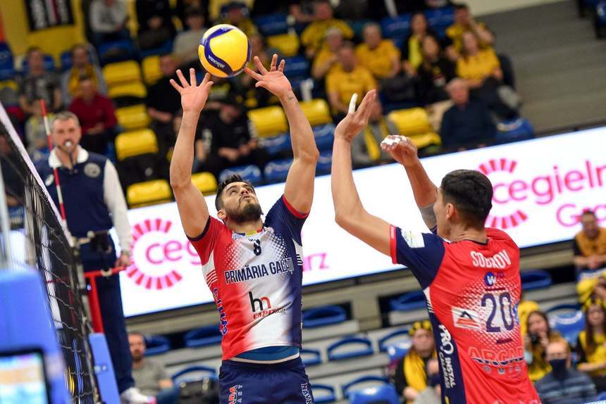 Arcada Galaţi şi Steaua Bucureşti s-au calificat în semifinalele Cupei României la volei masculin
