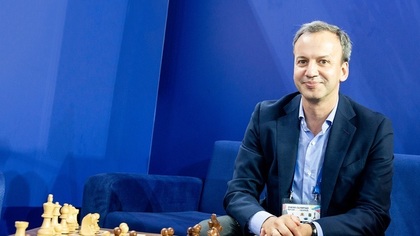 Un fost vicepremier rus, preşedintele Federaţiei Internaţionale de Şah, a criticat războiul
