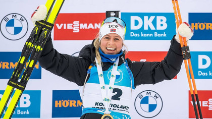 Tiril Eckhof, victorioasă în ultimul sprint al Cupei Mondiale de biatlon. Lupta la general e aproape gata
