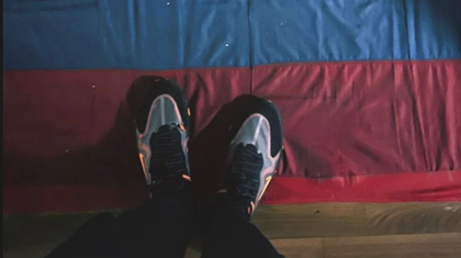 Ministrul rus al Sportului vrea sancţiuni din partea FINA, pentru o înotătoare de origine ucraineană care a postat o fotografie în care calcă în picioare drapelul Rusiei