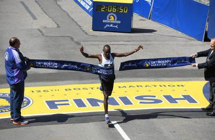 Evans Chebet şi Peres Jepchirchir au câştigat maratonul de la Boston
