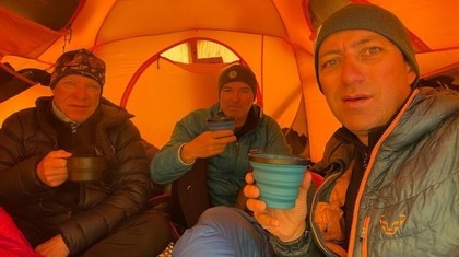 Alpinistul timişorean Horia Colibăşanu a ajuns în Tabăra de Bază Kangchenjunga, moment care marchează finalul expoziţiei din Himalaya