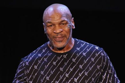 Mike Tyson nu va fi urmărit penal după ce a bătut un pasager care l-a deranjat într-un avion
