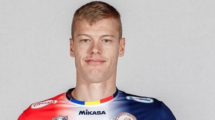 Vasile Talpă, jucător cu înălţimea de 2,14 m, a semnat un nou contract cu Arcada Galaţi