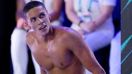 E imbatabil! David Popovici, încă o medalie de aur la CE de nataţie pentru juniori. A câştigat proba de 200 m liber
