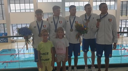 FOTO ǀ Antrenori de aur pentru campioni de aur: ”Trebuie să-i tratăm pe toţi ca şi când sunt viitori campioni, să le insuflăm plăcerea şi bucuria de a înota”