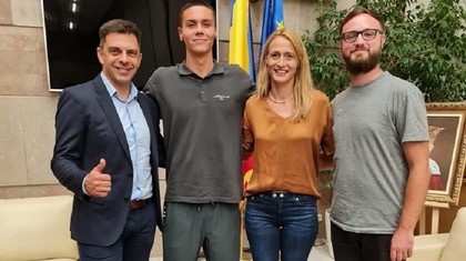 David Popovici a revenit în ţară de la Europene, unde a câştigat două medalii de aur. Novak: “I-am promis lui David că mă voi ocupa personal de reabilitarea bazinului Lia Manoliu”