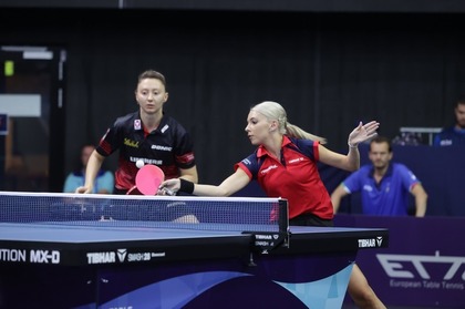 Bernadette Szocs s-a calificat în sferturi la CE de tenis de masă, la simplu. Următoarea sa adversară, jucătoarea cu care a câştigat titlul continental la dublu