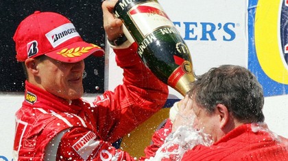 Un monopost cu care Michael Schumacher a fost neînvins în 1998, vândut cu 6,2 milioane de dolari. O altă maşină, achiziţionată pentru 22 milioane de dolari
