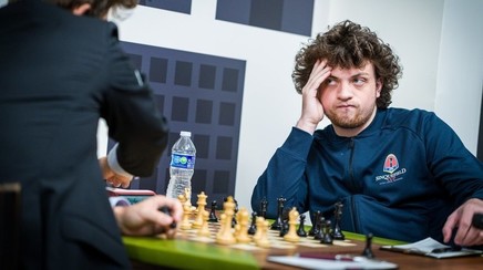 Marele maestru Hans Niemann a trişat probabil la cel puţin 100 de meciuri online de şah