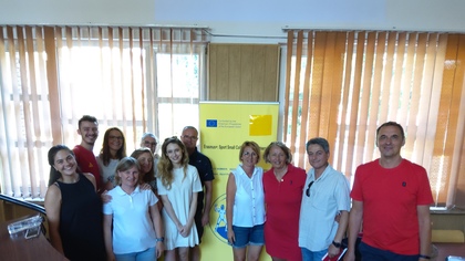 Un ghid de scrimă pentru copii, antrenori şi părinţi, prezentat la Bucureşti în prezenţa campioanelor Laura Badea şi Roxana Scarlat 