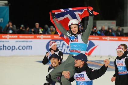 Halvor Egner Granerund s-a impus în premieră în Turneul celor 4 Trambuline