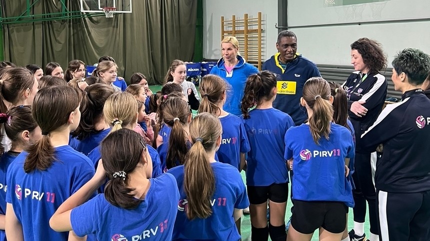 José Francisco Filho, cunoscut şi ca ”Pelé do Vôlei”, a venit în România, la invitaţia Cristinei Pîrv. El va preda lecţii de volei