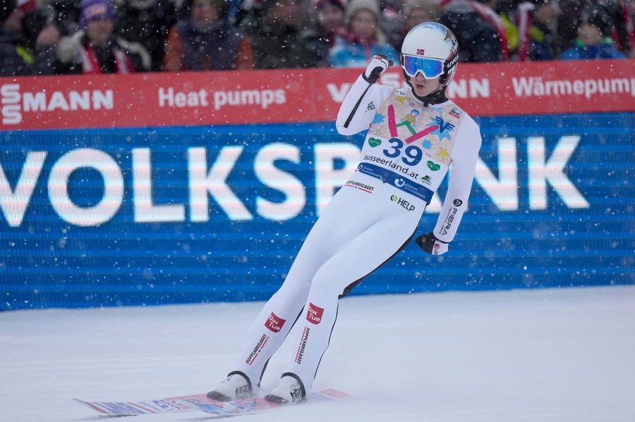 Halvor Egner Granerund, pas mare în cursa pentru titlul la sărituri cu schiurile