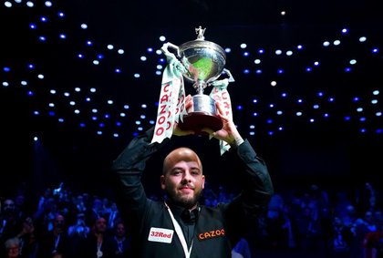 Belgianul Luca Brecel l-a învins pe Mark Selby şi a câştigat titlul mondial la snooker. Este primul campion mondial din afara Commonwealth-ului
