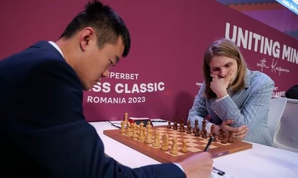 Richard Rapport, remiză cu noul campion mondial. Americanul Fabiano Caruana conduce înaintea ultimei runde a Superbet Chess Classic România