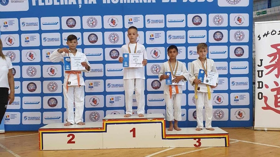 Două medalii obţinute de micii judoka de la Palatul Copiilor Cluj la finala CN U12 de la Bacău