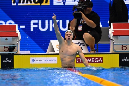 Performanţă istorică a înotătorului francez Leon Marchand. A depăşit recordul lui Michael Phelps