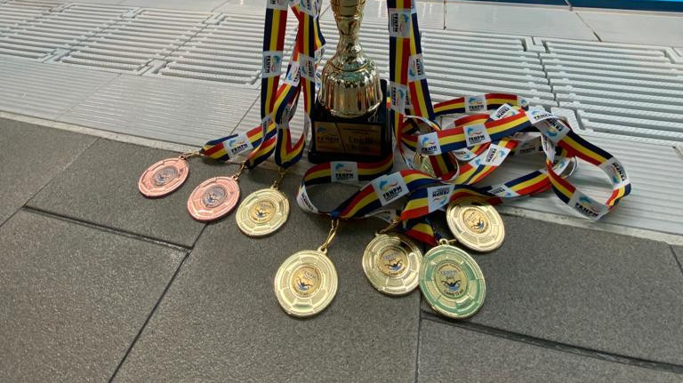 LPS Cetate Deva, un club mic ce promite să dea României mari înotători. Tinerii sportivi au performat în această vară