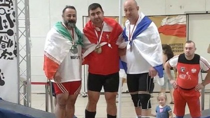 Un halterofil iranian a fost suspendat pe viaţă pentru că a dat mâna cu un sportiv israelian