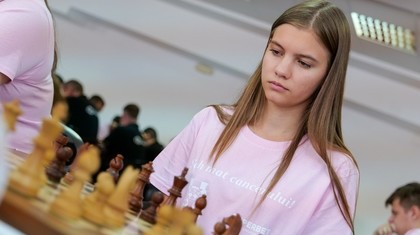 Cele mai bune cluburi de şah din România se implică în lupta împotriva cancerului la femei