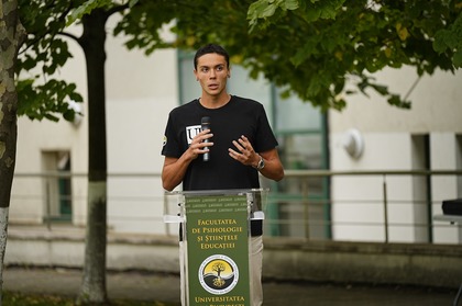 David Popovici a început facultatea. Înotătorul a ţinut un discurs la festivitatea de deschidere a noului an universitar