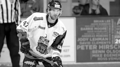 Hochei pe gheaţă ǀ Un jucător al echipei Nottingham Panthers a murit după un accident la un meci