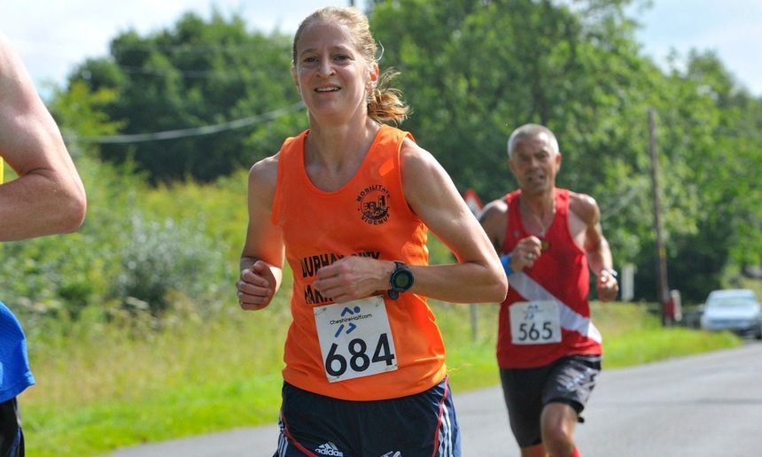 O sportivă scoţiană a fost suspendată 12 luni pentru că a folosit un vehicul în timp ce concura la un ultramaraton