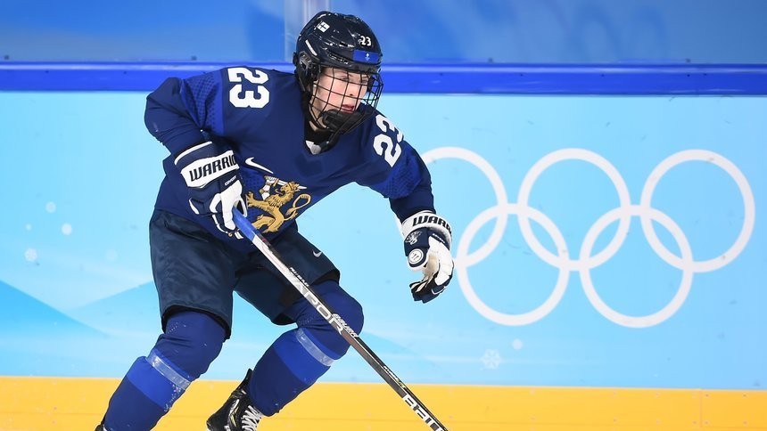 O jucătoare finlandeză medaliată cu bronz la JO la hochei pe gheaţă, paralizată în urma unei accidentări la un meci