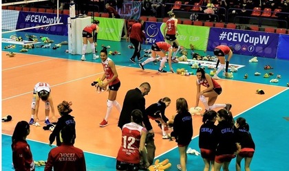 CSM Volei Alba Blaj le cere suporterilor să aducă jucării de pluş pentru copiii din centrele sociale la meciul cu CSO Voluntari