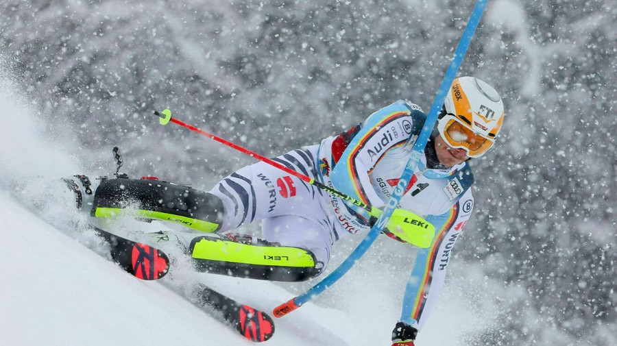 Linus Strasser a câştigat slalomul de la Kitzbuehel