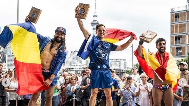 Constantin Popovici şi Cătălin Preda, pe primele două poziţii în circuitul mondial Red Bull Cliff Diving