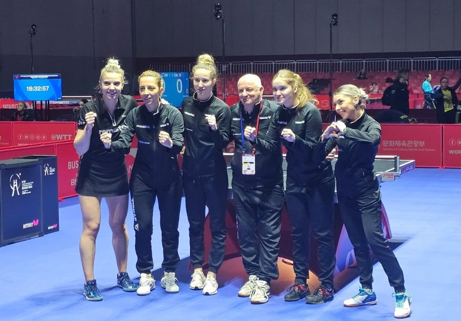 Victorie la startul mondialelor de tenis de masă pentru România. Eşec la băieţi