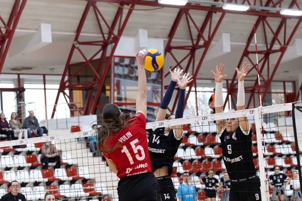 CSM Târgovişte – Rapid Bucureşti vor juca finala Cupei României la volei feminin