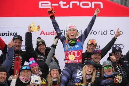 Mikaela Shiffrin a revenit în Cupa Mondială de Schi Alpin şi şi-a adjudecat al optulea glob la slalom