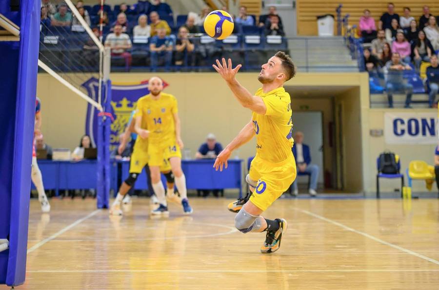 Corona Braşov a pierdut acasă cu Rapid, în semifinalele Diviziei A la volei