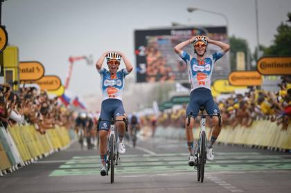 Start în Turul Franţei! Romain Bardet a câştigat prima etapă