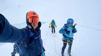 Alpinistul Horia Colibăşanu a renunţat la ascensiunea spre vârful Gasherbrum II din cauza vremii nefavorabile