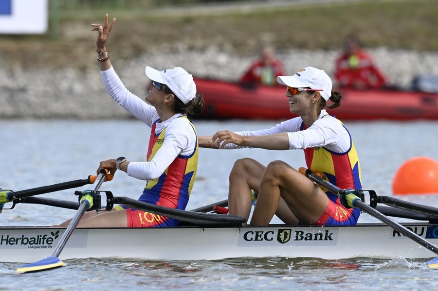 Ionela Cozmiuc şi Gianina van Groningen, calificare în semifinale la dublu vâsle categorie uşoară. Româncele şi-au câştigat la pas seria