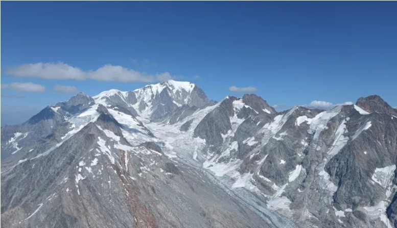 Un alpinist român a murit după ce a căzut pe traseul din masivul Mont Blanc